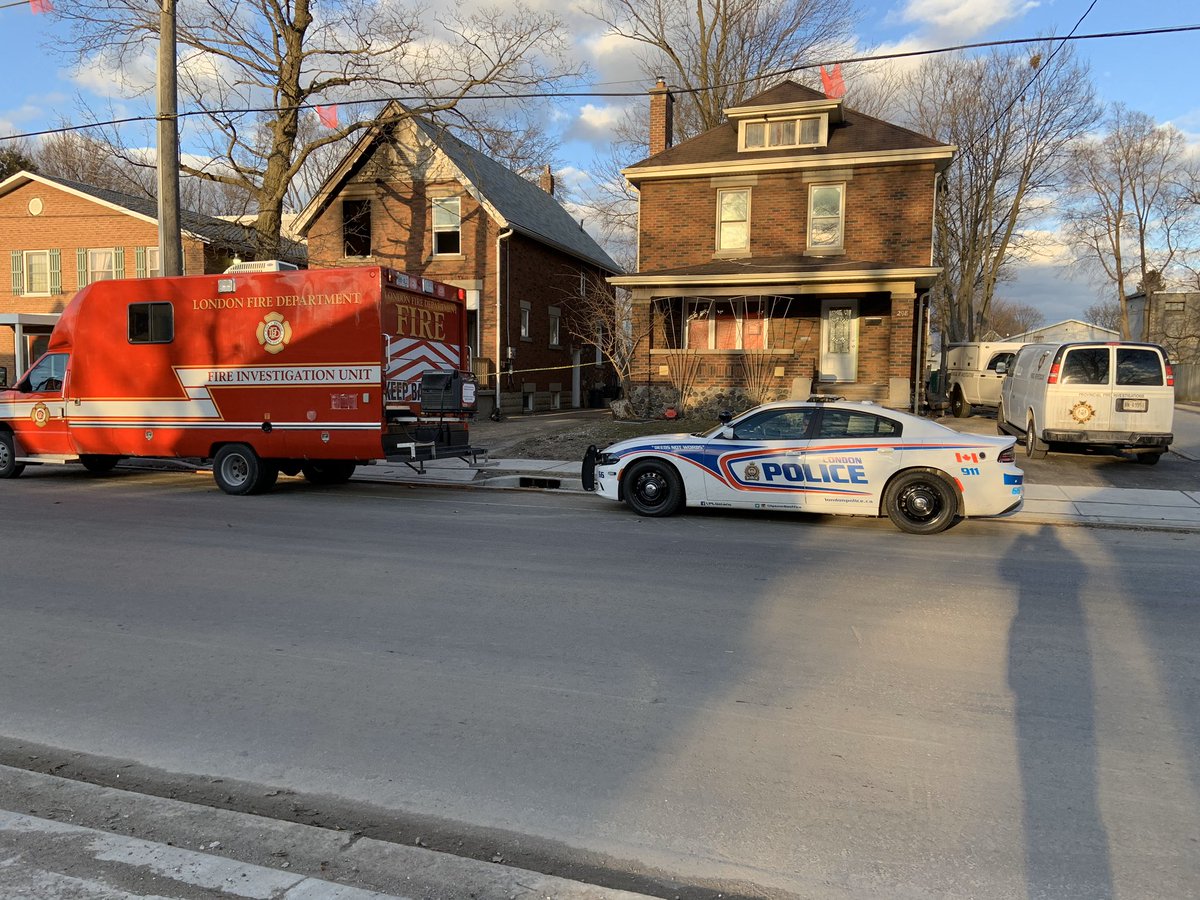 LdnOntFire's tweet photo. Active incident update 3: Egerton St structure fire. The OFM investigators are on scene to assist @lpsmediaoffice &amp; @LdnOntFire with this fire investigation. The displaced tenants have been assisted by @redcrosscanada &amp; @PrepareLondon @A_Deputy_OFMEM #ldnont https://t.co/EepEexgvv0