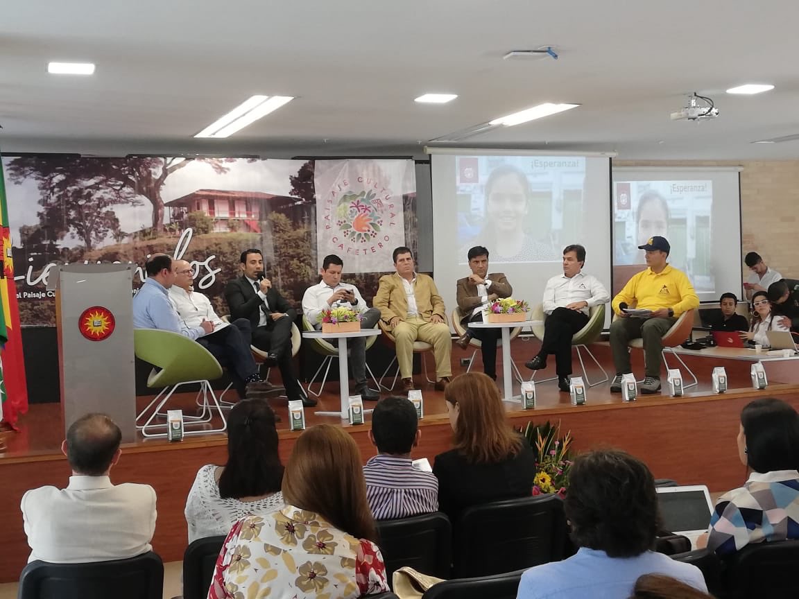 FedeCafeteros's tweet photo. “Se busca hacer un reconocimiento al trabajo de años. La arquitectura, comida, tradiciones y el trabajo con el café hacen única a esta región. El Paisaje Cultural Cafetero debe estar incluido en los planes de desarrollo”, dijo Gerente de la FNC @robertovelezv @PcccOficial @UNESCO https://t.co/rbFrLKHHry