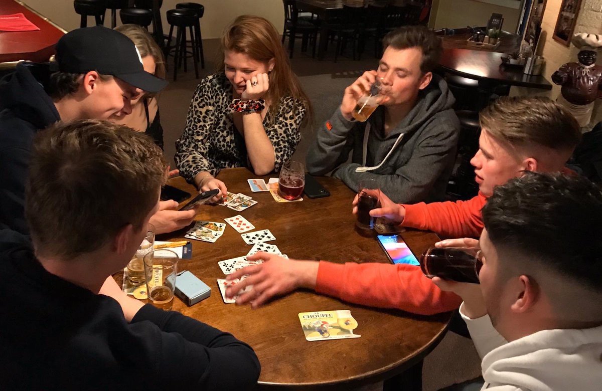 Gelukkig is het zonder onze zaalvoetballers ook gezellig in ons sportcafé!Hapje, drankje, spelletje spelen.Uiteraard zijn we morgen ook de hele dag en avond open.Kom ook op zaterdag gezellig naar de Camp, we zijn open en hebben genoeg te eten en te drinken!Gezelligheid verzekerd!