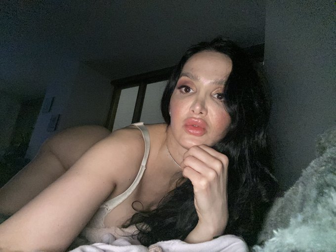 2 pic. Wanna chat? Text me https://t.co/PF9PVoW5RK https://t.co/vORnVNriD6