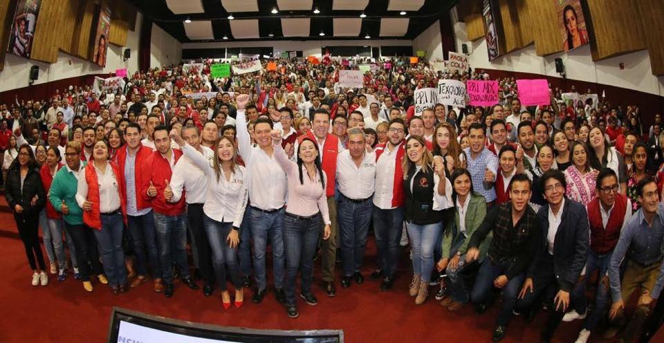 Mov_PRImxEdomex's tweet photo. @lopezdoriga Teacher, no se equivoque. El priismo mexiquense es un priismo 100% comprometido, nuestras siglas son sinónimo de orgullo. Cuando guste lo invitamos para que sea testigo de ello, aquí lo esperamos #QueTanMasivo lo quiere. https://t.co/TPrHs6h20s
