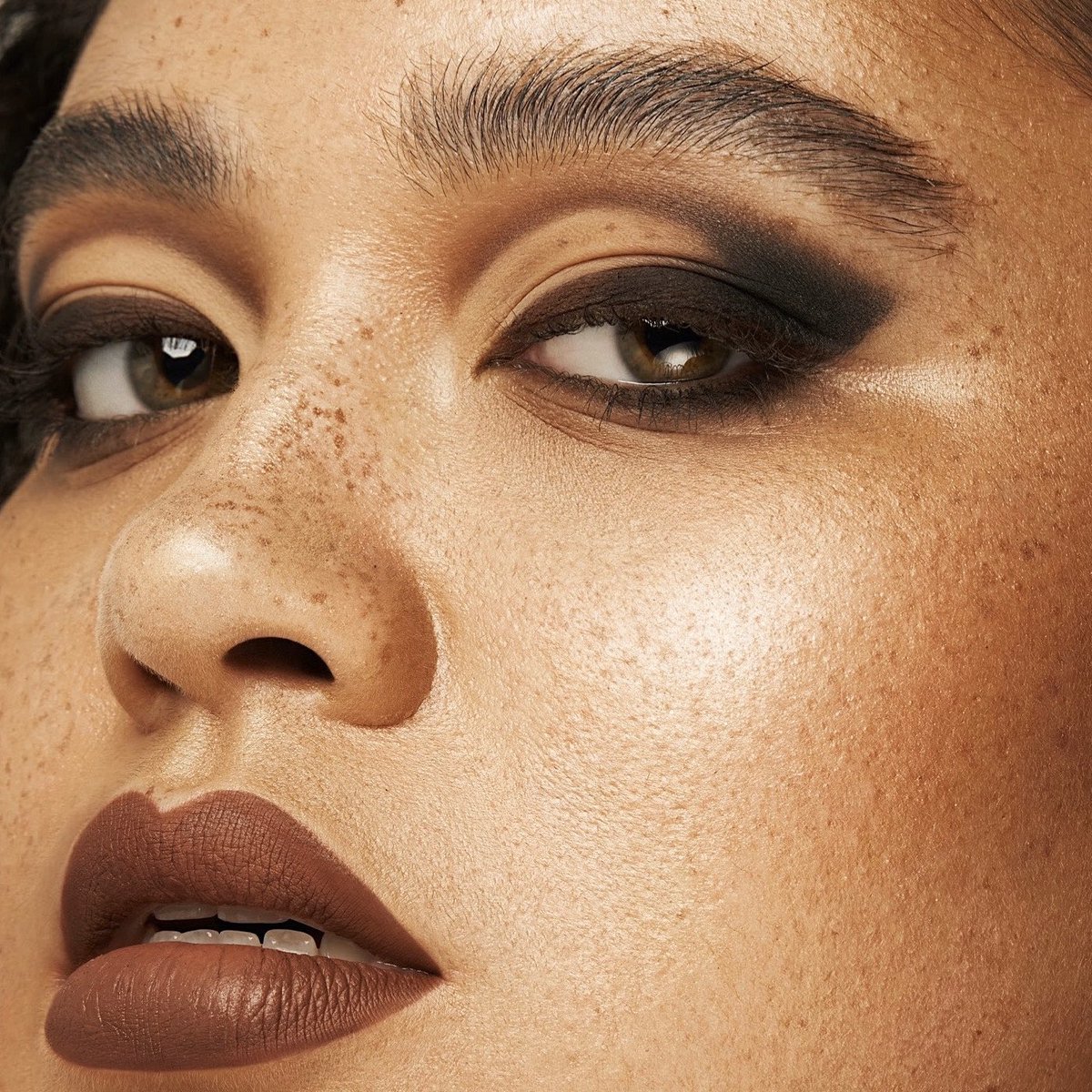 KarolsCorner's tweet photo. toasty ☕️ 
model: @cierranja 
photography: @finessenshots 
makeup: @karolscorner  
https://t.co/NrZdRVTvNM https://t.co/iQLfmJQdhT