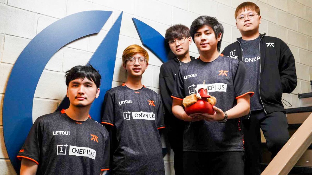 Fnatic lifting a Dota 2 trophy.

This is not a drill:

WE HAVE WON A DOTA 2 TROPHY. #ALWAYSFNATIC