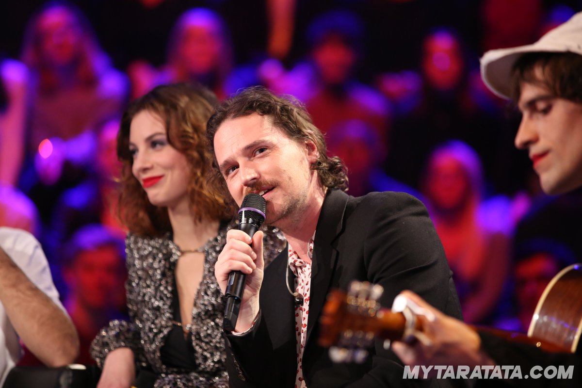 Taratata's tweet image. C'est le retour de @TherapieTaxi avec @pepite__ dans #Taratata "Pendant Que Les Champs Brûlent" (Niagara)