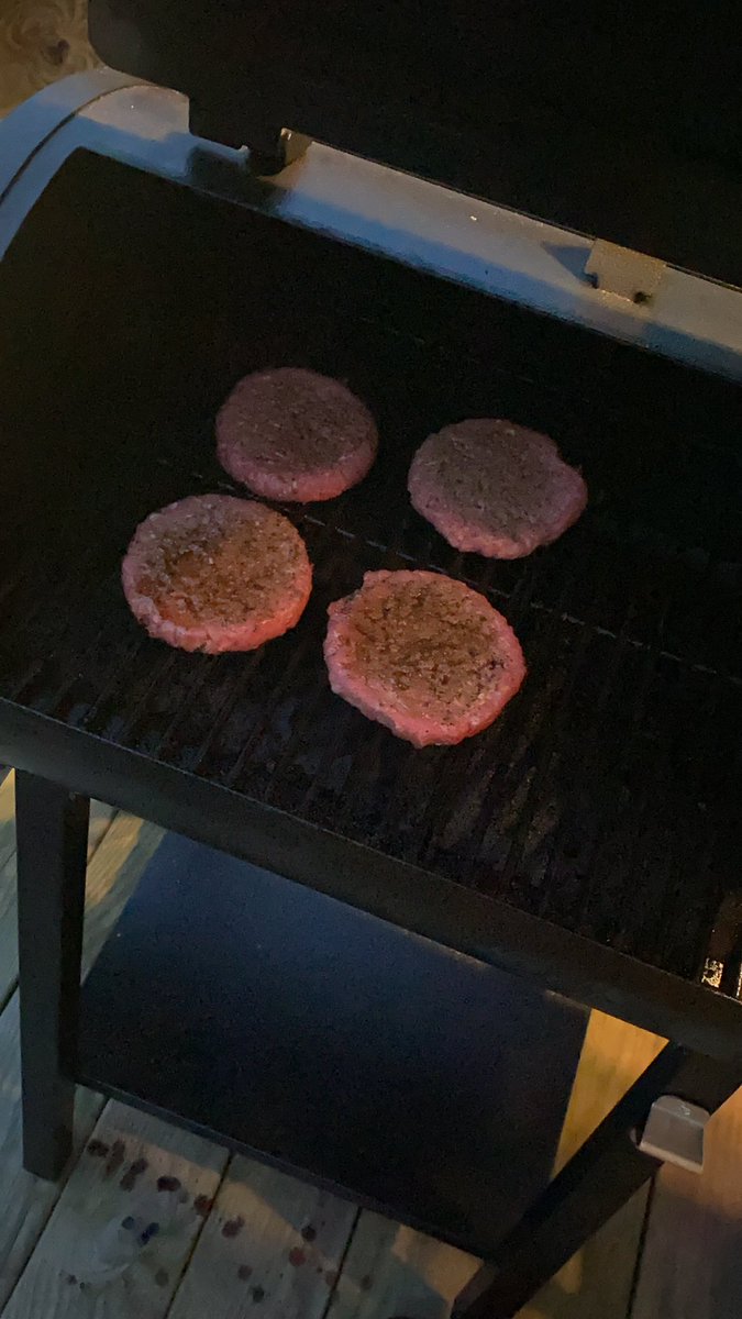 hurtem11's tweet photo. @Splashforcebot please hook me up.. I was too busy making burgers and didnt realize the time... https://t.co/w6pksBXG9R