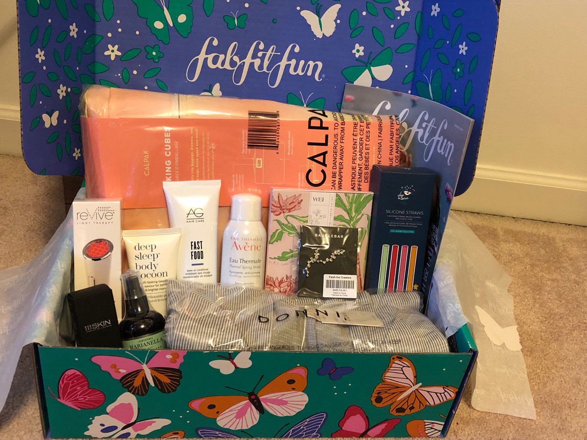 TwittLessCarrie's tweet image. I’ll be using all of these AMAZING @FabFitFun products while hibernating from this coronavirus 😷 Hoping to win a getaway from @visit_Arizona for some fun in the sun! 🌞🏖 #fabfitfun #fffgiveaway #visitarizona
