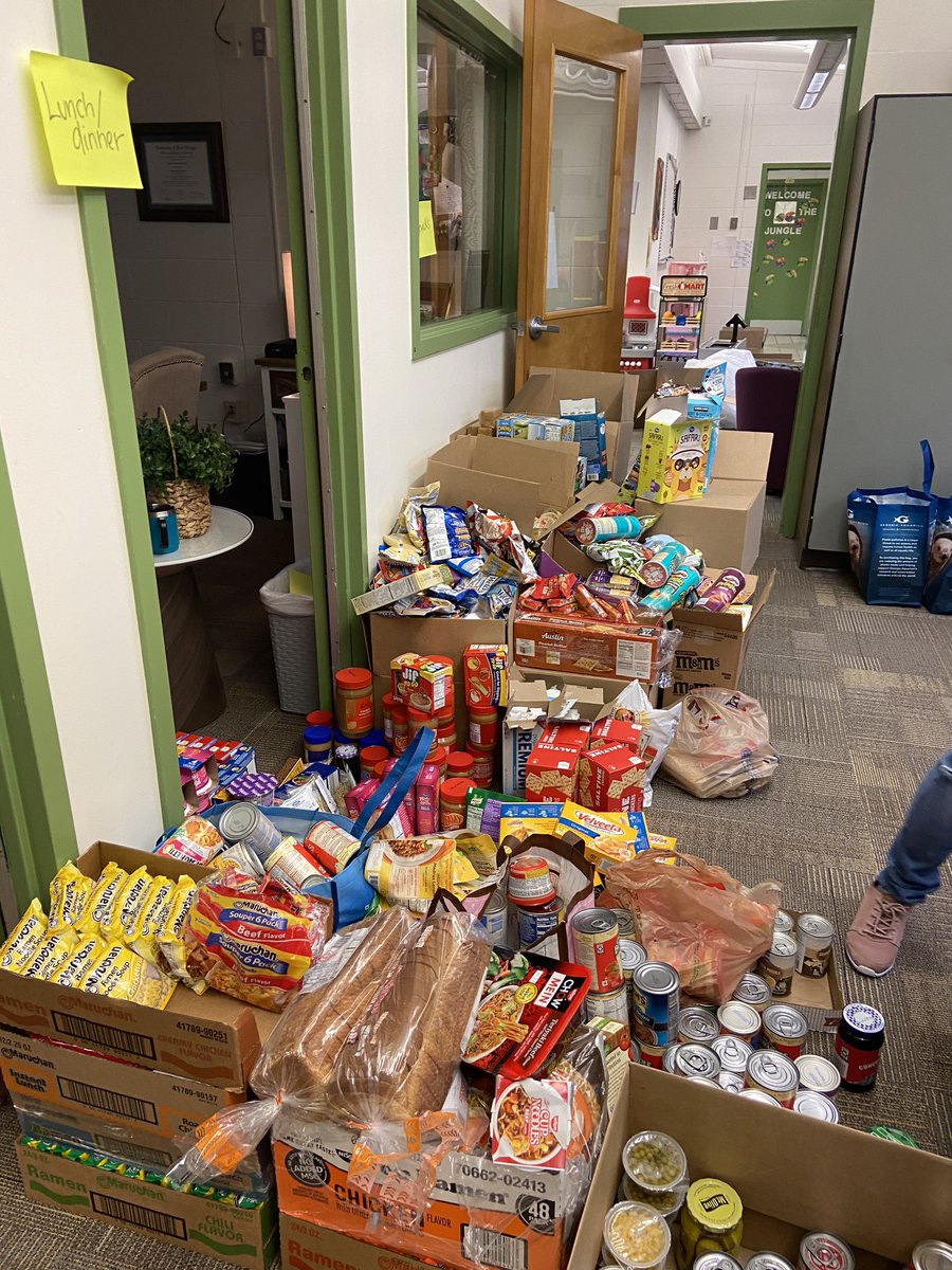HH_Dragons's tweet photo. In 24 hours an abundance of food was donated, bags were packed, and were delivered to our families’ homes to make the next couple of weeks just a bit easier. Thankful for sweet board members and volunteers who make our school community so special! @grantrivera @MariettaCitySch https://t.co/tXqvq9HzA1