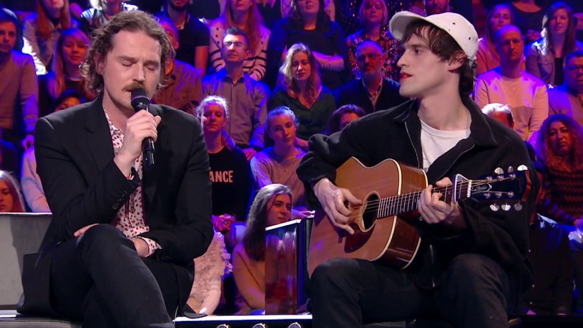 Quelle tendresse avec cette interprétation de « Quelque chose de Tennessee » du taulier #JohnnyHallyday par <a href="/pepite__/">Pépite</a> dans #Taratata ! 

Tous les titres de la soirée se trouvent ici ➡️bit.ly/2QgXhDs