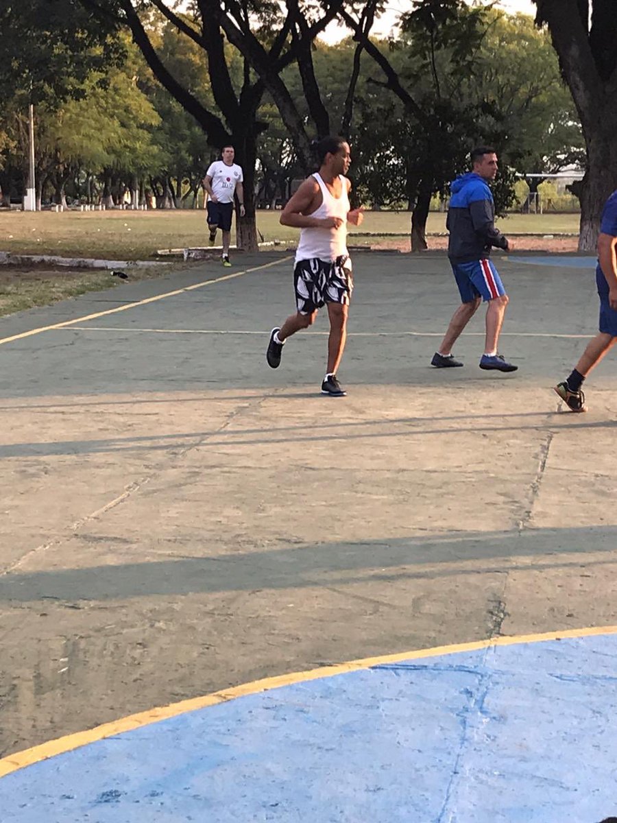 INÉDITO |

Al más puro estilo #FifaStreet 🇧🇷🏆

Ronaldinho Gaúcho jugando fútbol en la Agrupación Especializada