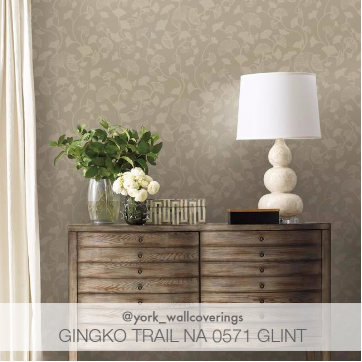 candiceolson_'s tweet photo. Wallcovering designed to make a subtle statement using low contrast hues and pared-down, nature-inspired motifs. @YorkWall GINGKO TRAILS 

#candiceolson #yorkwall #yorkwallcoverings #wallpaper #wallpaperdecor #designwithwallpaper https://t.co/YGJO1OckwP