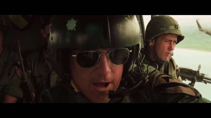 Tomohiro 2回目の地獄の黙示録を鑑賞 船の上でカーツ大佐の資料を読みながらタバコを吹かしているウィラード大尉が好き ワルキューレの騎行の中で仲間に的確な指示を送るキルゴア中佐が好き 後半のクライマックスよりも前半のが個人的に好きな場面多い