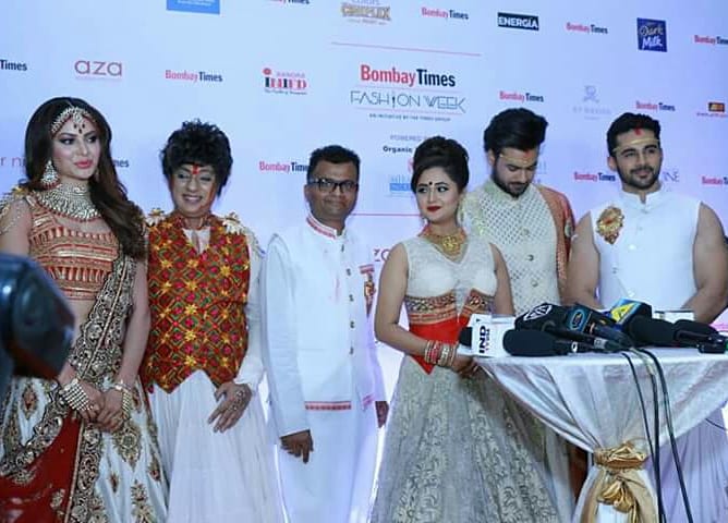 AneelMurarka's tweet photo. #SindoorKhela Grandeur #FashionShow received hysterical response at the #BTFW2020 presented by Ample Missiion and powered by Mirachem Industriies. The #NoConditionsApply is an initiative by #TOI. actress #UrvashiRautela, #RashmiDesai  &amp; others set the ramp on blaze !!! https://t.co/EXfLcLUZXn