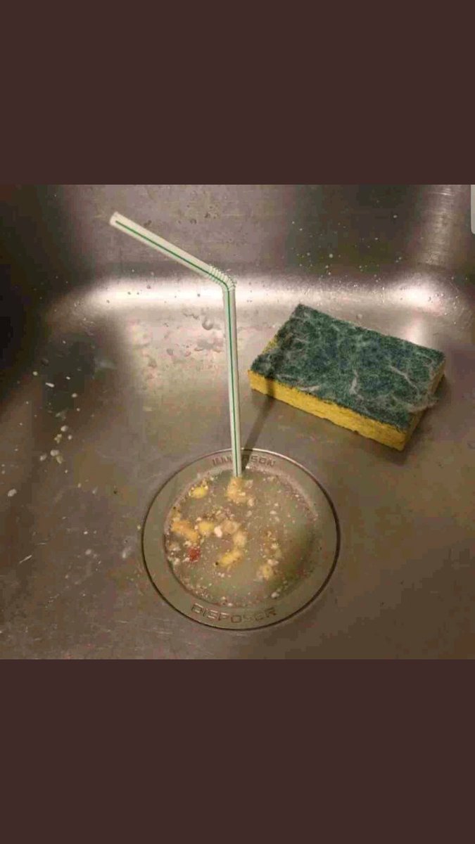 me_starve's tweet photo. I saw a post that said this helps with binging but i get so hungry I want to drink the water???? WTF is wrong with me! https://t.co/Xm7Dt7OxuE