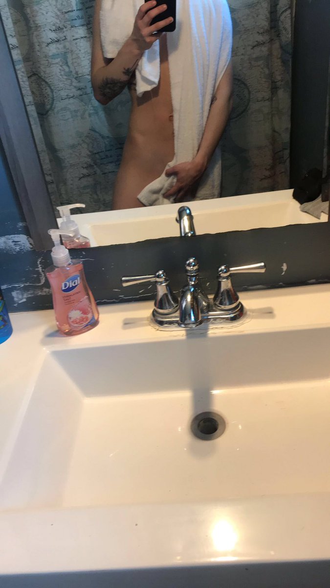 daddysoftboy's tweet photo. Wanna see what’s under the towel? #showerwithme #ftm #transboys #payme #sugardaddywanted #sex #porn #sendmemoney #paypig #sexworker #coustomcontent #buypics #isendnoods #isendnudes https://t.co/EXi9aWFWkG
