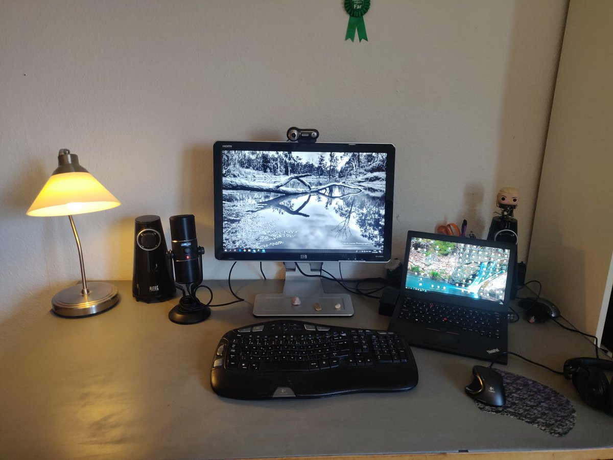 palsgaard's tweet photo. @CaspersenSigne @statensit #statenArbejderDerHjemme #Coronavius Vi skal være med til at sikre at holde Danmark igang. Vi er digitale og arbejder bare videre derhjemme fra #økonomistyrelsen https://t.co/W5Pvme6Dtc