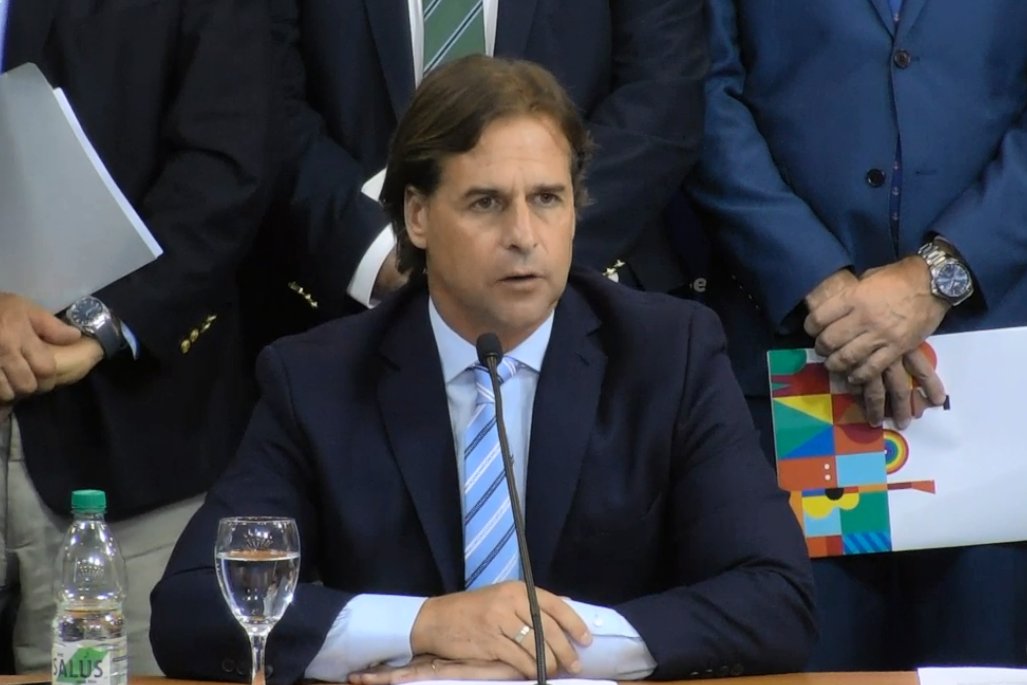 Gobierno anunció medidas de prevención ante la confirmación de cuatro casos de #coronavirus en el país:

-Declarar en forma preventiva emergencia sanitaria 

-Cierre parcial de fronteras

-Suspensión de espectáculos públicos