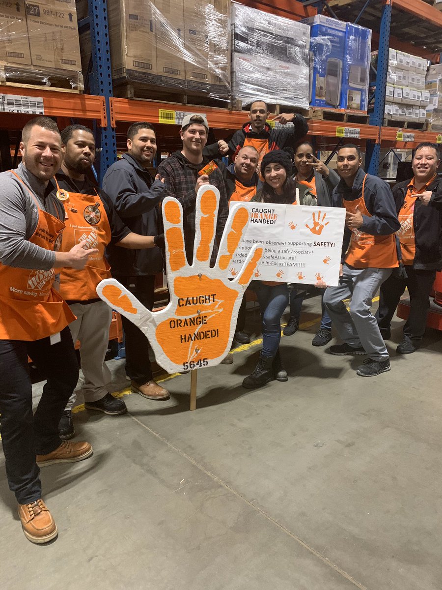 JohnMurrey2's tweet photo. Keeping Safety Fun and Educational.
#SDCMiraLoma #LeadersWeeklySafetyWalk #335DaysSafe #NightShift #SafetyQuizTime https://t.co/x8wQYgcIeB