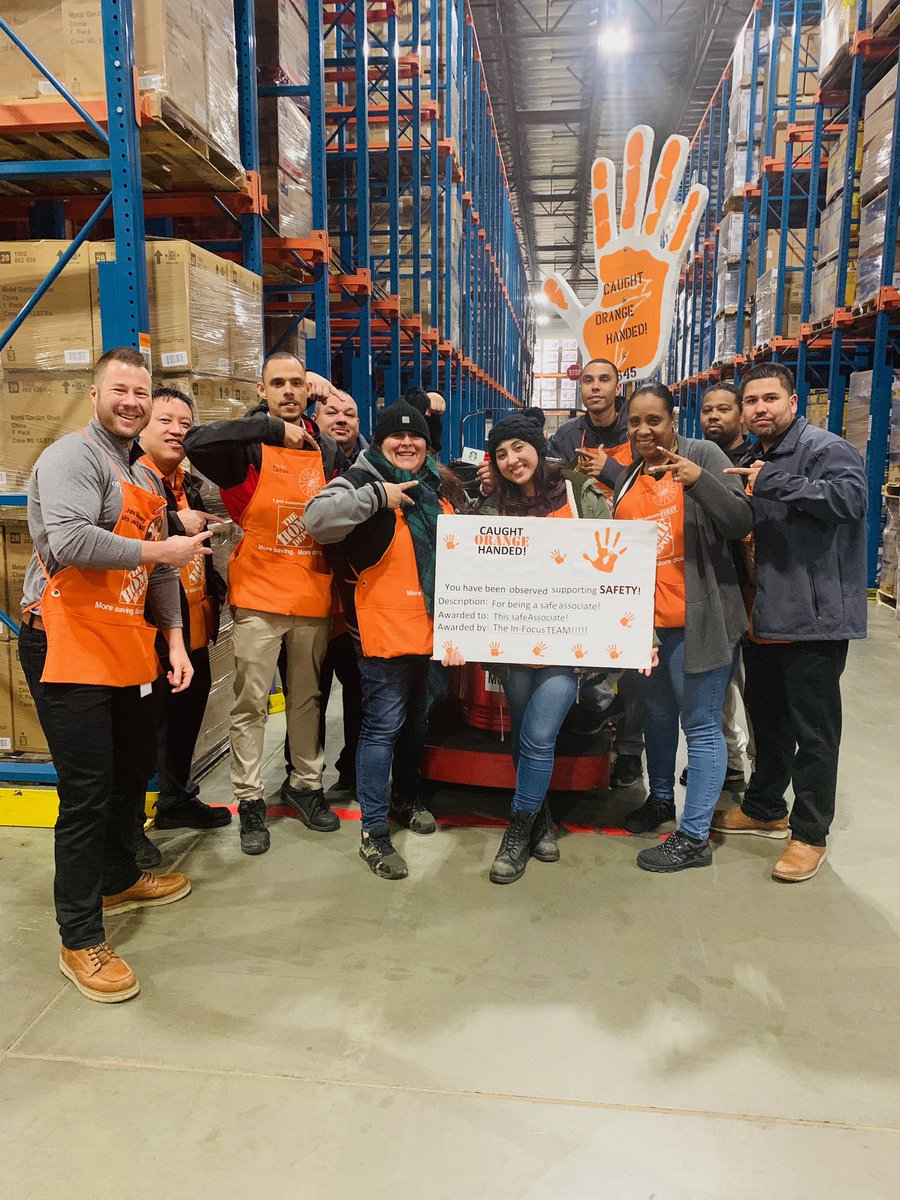 JohnMurrey2's tweet photo. Keeping Safety Fun and Educational.
#SDCMiraLoma #LeadersWeeklySafetyWalk #335DaysSafe #NightShift #SafetyQuizTime https://t.co/x8wQYgcIeB