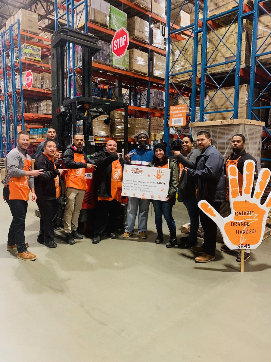 JohnMurrey2's tweet photo. Keeping Safety Fun and Educational.
#SDCMiraLoma #LeadersWeeklySafetyWalk #335DaysSafe #NightShift #SafetyQuizTime https://t.co/x8wQYgcIeB