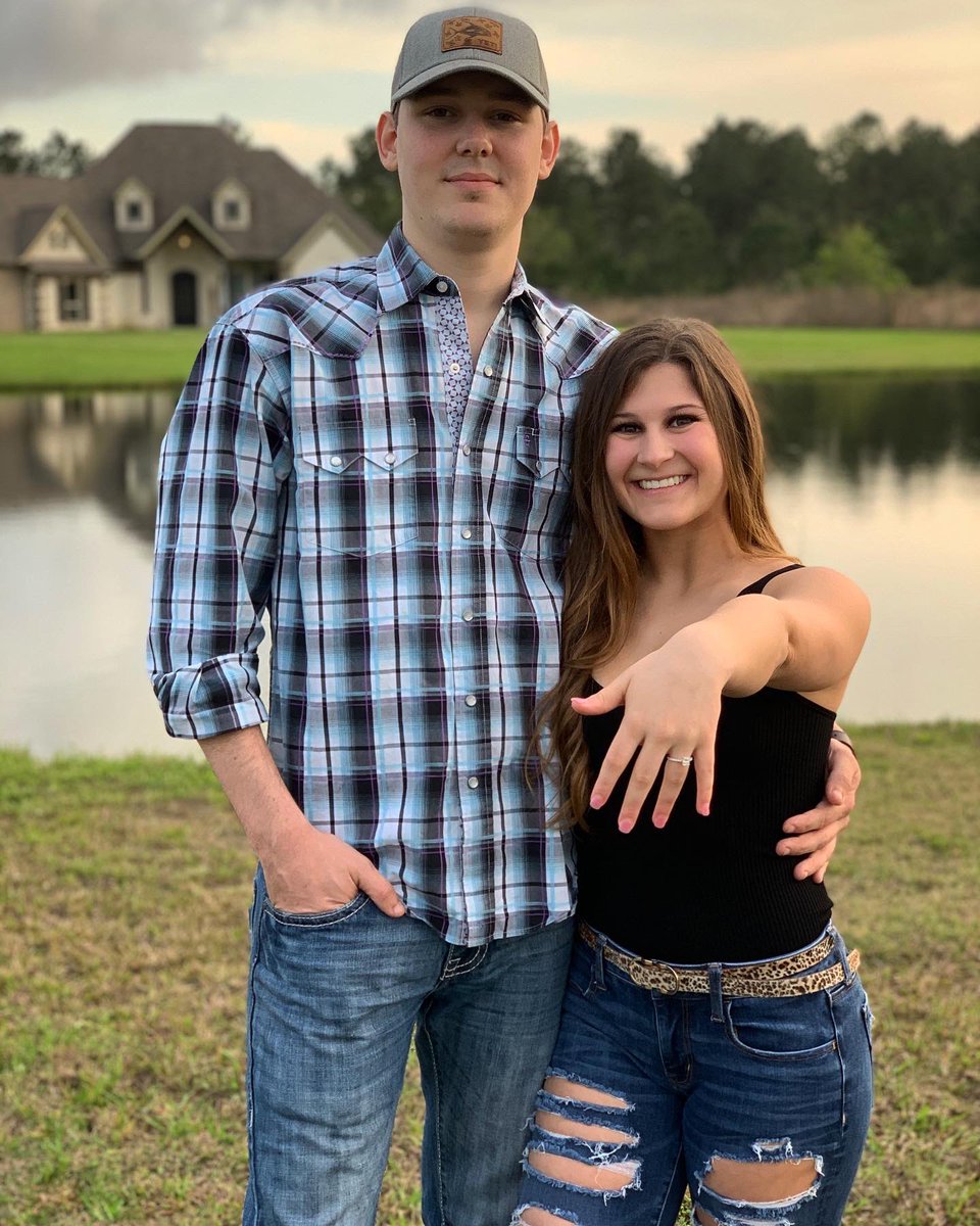 Jacie_Ross's tweet photo. I have never been so surprised in my life. I AM ENGAGED!! I can’t wait to be your wife!
❤️😭💍 https://t.co/Zz5DhKLt9n