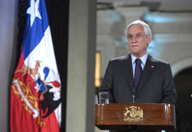 ernestomolina85's tweet photo. #AHORA: El Presidente Sebastián Piñera señaló que Chile se encuentra en tránsito a una fase 3 del Coronavirus COVID 19. Por el momento hay más de 2 mil casos en seguimiento.A partir de este lunes se suspenden los eventos que congreguen a más de 500 personas. https://t.co/BLEhA2pFbg