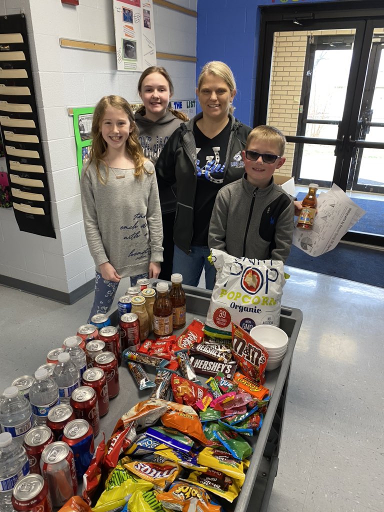 LoneJackElem's tweet photo. Happy Friday—we made it‼️ #SpiritCart #SpringBreakBound #WeAreLJ https://t.co/3bU7IlRmiX