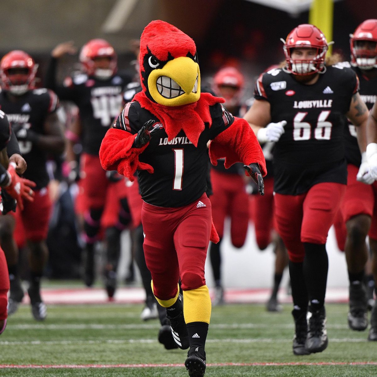 CoachJaydenTate's tweet photo. Blessed to receive an offer from The University of Louisville! 🙏🏼 https://t.co/JuqDPuZsPi