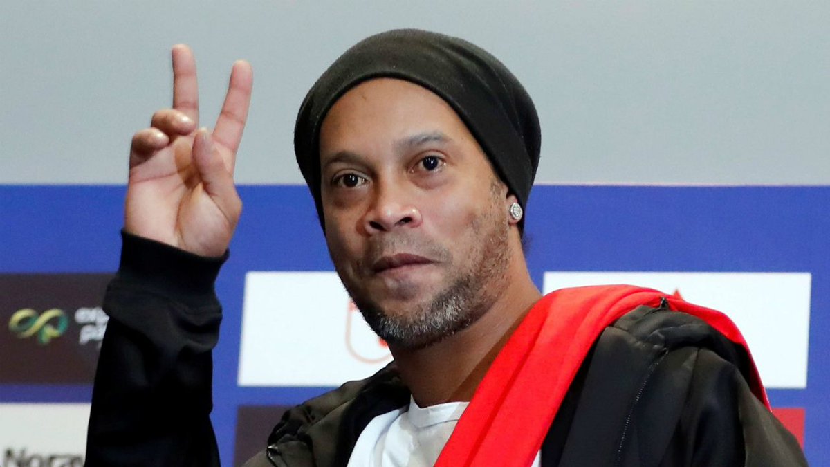 SportsCenterBR's tweet photo. Time de Ronaldinho goleia por 11 a 2 e ex-craque é destaque de 'pelada' no Paraguai com cinco gols e seis assistências

👉 https://t.co/kXNc5F89d1 https://t.co/uBzqer7QjP