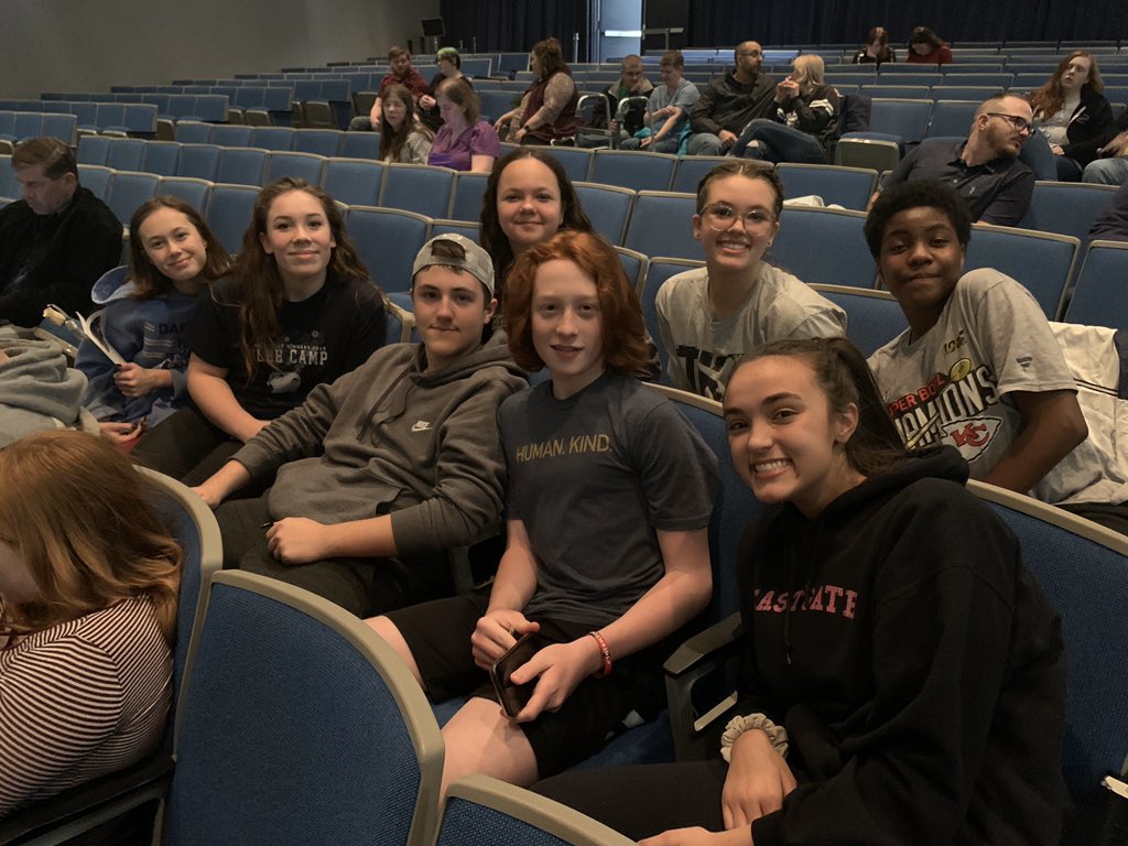 sing4u8888's tweet photo. Some of the cast of @AntiochMS @HelenaCosentinoโs production of Music Man, Jr. @Northmen_OPHS watching their high school mentors in CLUE! #arenttheycute #gettingreadyfornextyear https://t.co/vaypjSGl3C