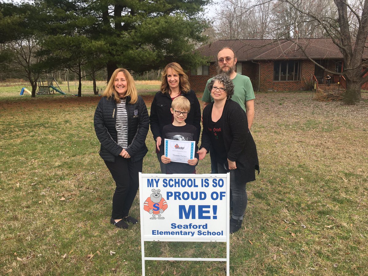 SESBulldog's tweet photo. Seaford Staff surprising another well deserving student with their sign! #SignsOfExcellence 💙🧡 https://t.co/1fMxDujJP5