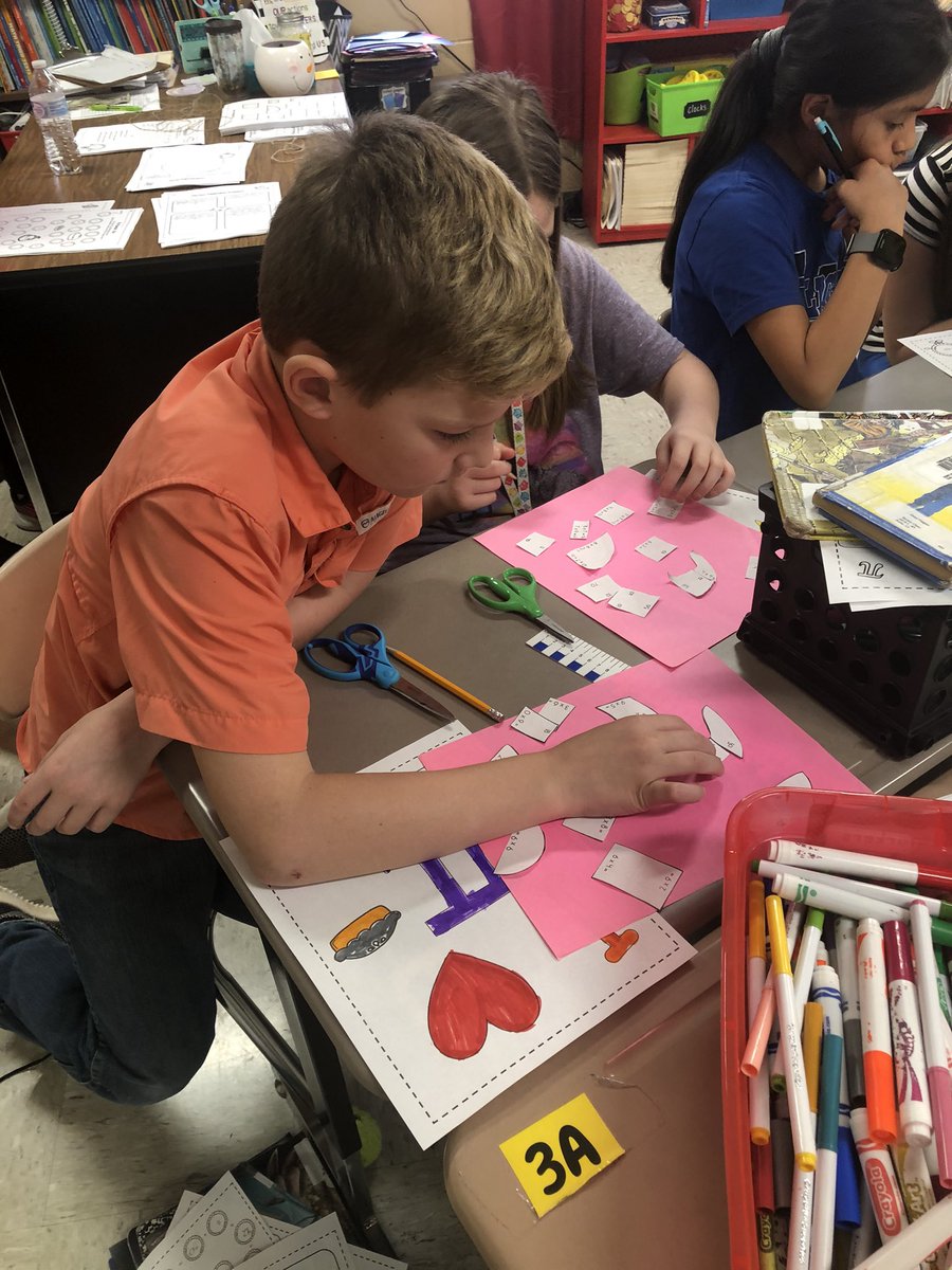 Smbaldwin17's tweet photo. PI Day activities!! The groups who showed the overall best team work and hard work will have a chance to {PIE} their teachers in the face. #talkabouthardwork #theywereTOOexcited @FarmingtonElem1 @GravesCo #gcforward https://t.co/xOtdHAgvvG