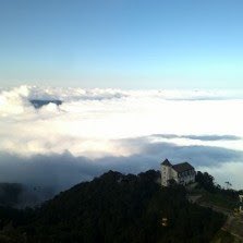 Levanthinh's tweet photo. #banahills #danang #vietnam #above #cloud https://t.co/HwLFcUuyJr