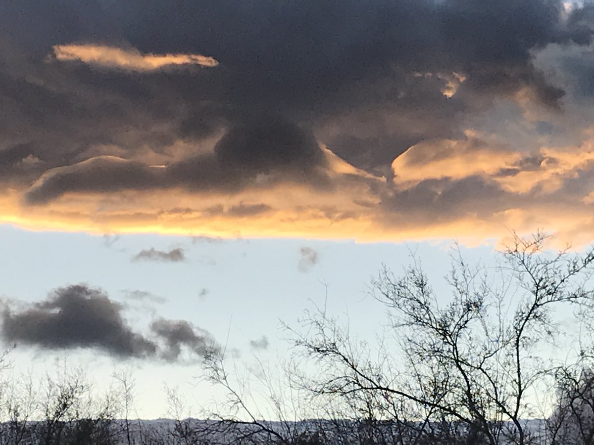 Trump48yearz's tweet photo. the Skies over Las Vegas are getting Biblical!
#Darkness2Light
#TheStormIsHere
#WWG1WGAWORLDWIDE
#QAnon https://t.co/FlKstr2CSD