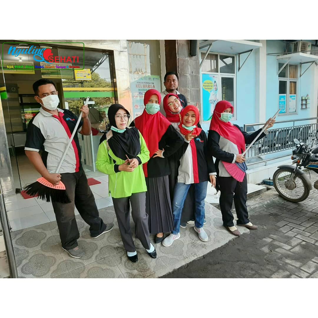 pkmnguling's tweet photo. KERJA BAKTI KARYAWAN PUSKESMAS NGULING SEHATI
#promkes #puskesmasnguling #nguling #promkespasuruan #pasuruansehat #dinkespasuruan #dinkesjatim https://t.co/qQh3CXiSeH
