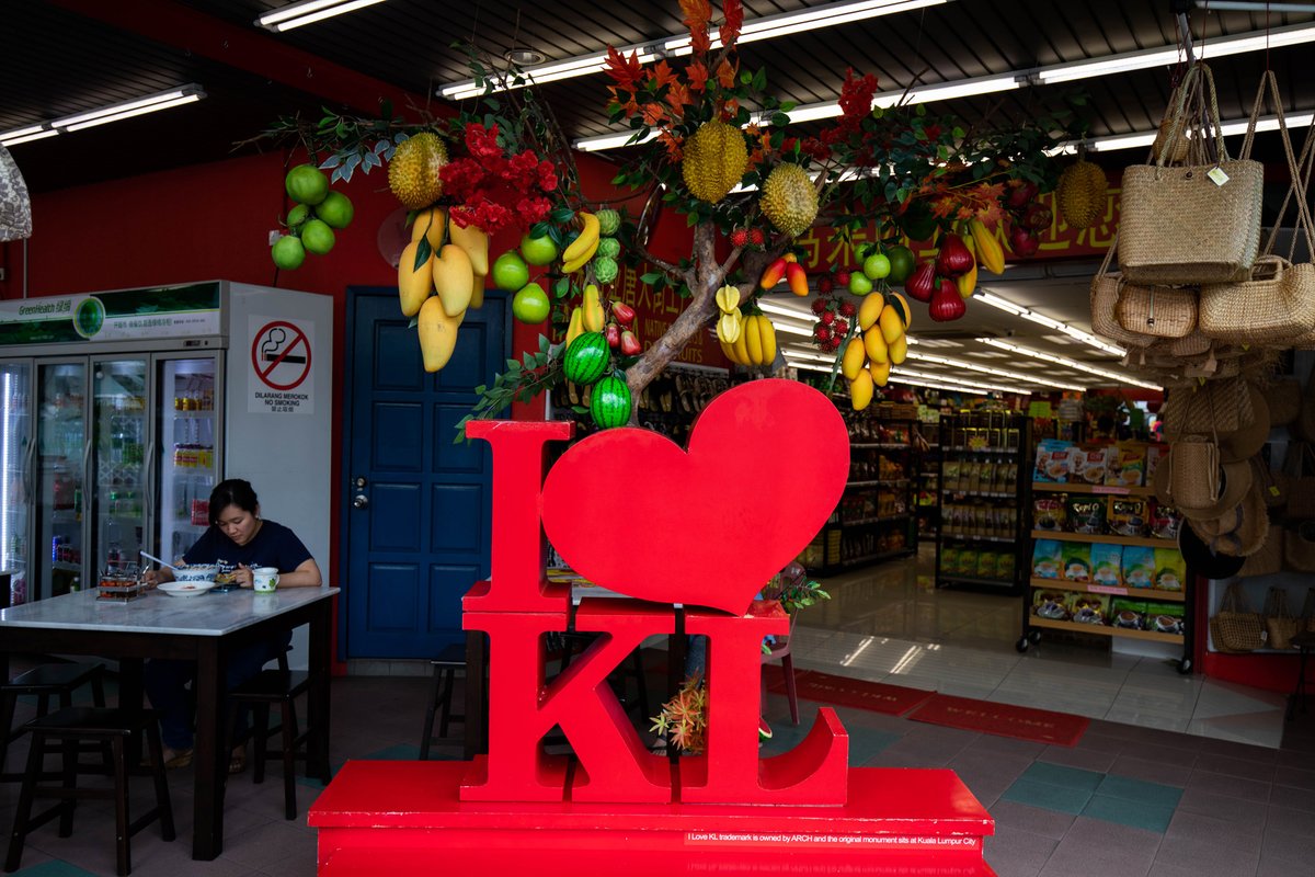 corinnevail's tweet image. Kuala Lumpur is the perfect place to spend a couple of days. As the hub of Air #Asia, you can have a great layover. reflectionsenroute.com/2-days-kuala-l… #kualalumpur @corinnevail #itinerary