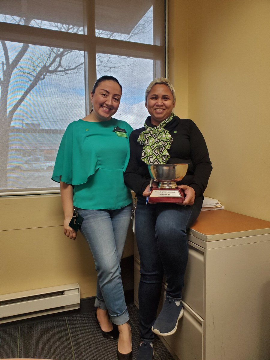 NelabNike's tweet photo. Proud moment for all of us at branch 1512!!!! Winning the top monthly performance trophy. 💚 Thank you to the entire team effort for making this happen. @GerardDinneen @andrea_stecroix https://t.co/uHI0jGPLdt
