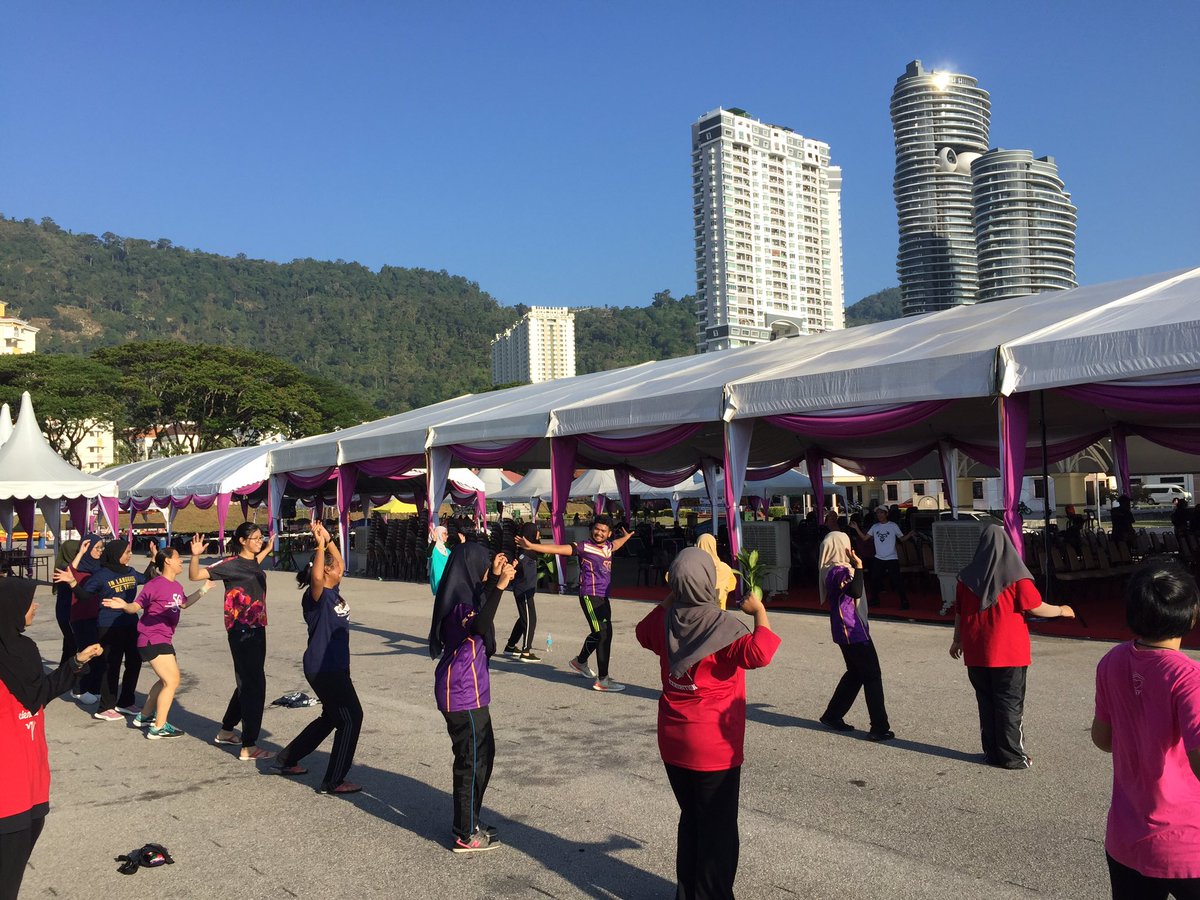 EKSPENUSM's tweet photo. We’re done with our zumba for today!! Head on down to Dewan Utama Pelajar (DUP) now guys! Our exhibitors are excited to see you! 

#ZumbaFit #EKSPEN2020 #MyCSD https://t.co/dyEHxnfkGb
