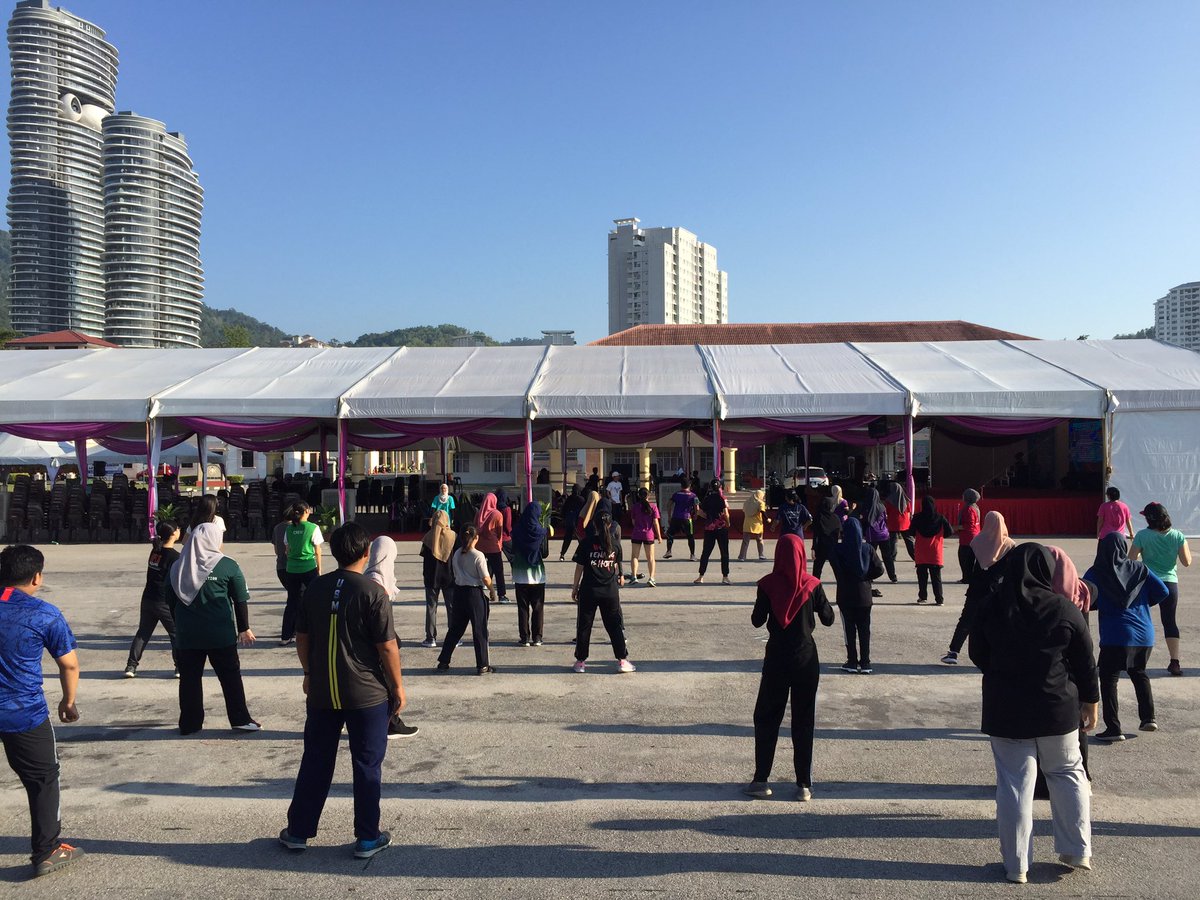 EKSPENUSM's tweet photo. We’re done with our zumba for today!! Head on down to Dewan Utama Pelajar (DUP) now guys! Our exhibitors are excited to see you! 

#ZumbaFit #EKSPEN2020 #MyCSD https://t.co/dyEHxnfkGb