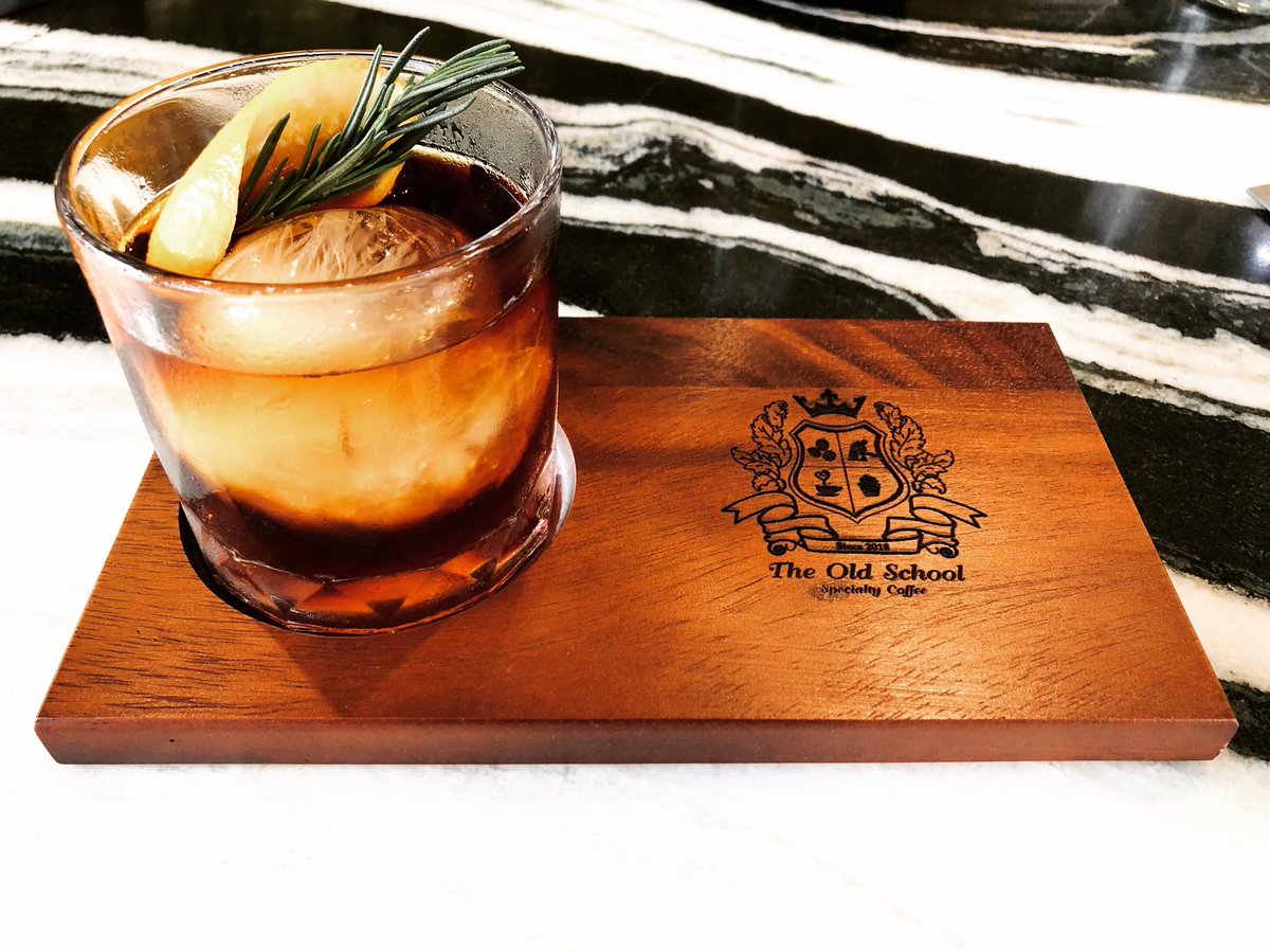 TheOldSchoolSCA's tweet photo. Cold Brew : เราตั้งใจให้เป็นกาแฟไทย โดยนำเมล็ดจากดอยผาตั้ง จ.เชียงราย สกัดเย็นถึง 12 ชั่วโมง มีกลิ่นหอม รสชาตินุ่มนวล ดื่มง่าย ผ่อนคลายด้วยกลิ่นส้มกับโรสแมรี่อ่อนๆ ลองแล้วจะรักเลยครับ♥️ https://t.co/FImxf1FiE4