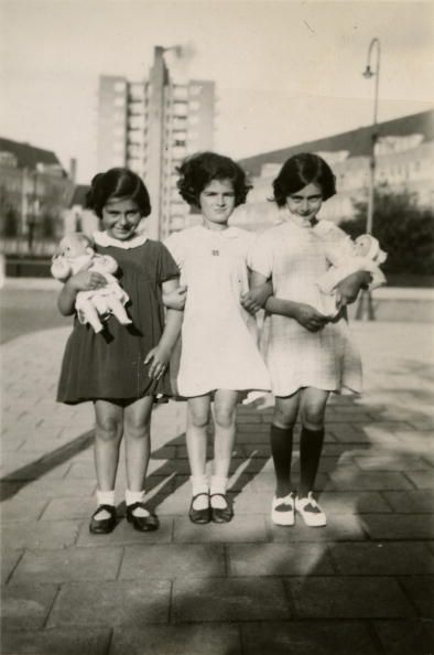 Anne Frank (right) with friends Eva Goldberg (left) and Sanne Ledermann. Sanne also died in the Holocaust, but Eva survived, managing to escape w her family to England then to Sacramento, CA. Her husband identified Eva in this photo only in 2004. #TCMParty #TheDiaryOfAnneFrank