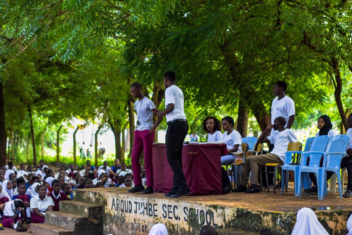 DrArabiFrank's tweet photo. Yesterday I joined members from @tamsakairuki + @TamsaMuhas + City College(#CCoHAS) and Nephrology society of Tanzania (#NESOT) in commemorating #WorldKidneyDay2020 by going to teach students about #KidneyHealth in 5 Secondary schools in Kigamboni district, Tanzania. #BeatNCDs https://t.co/sIpspwULdQ