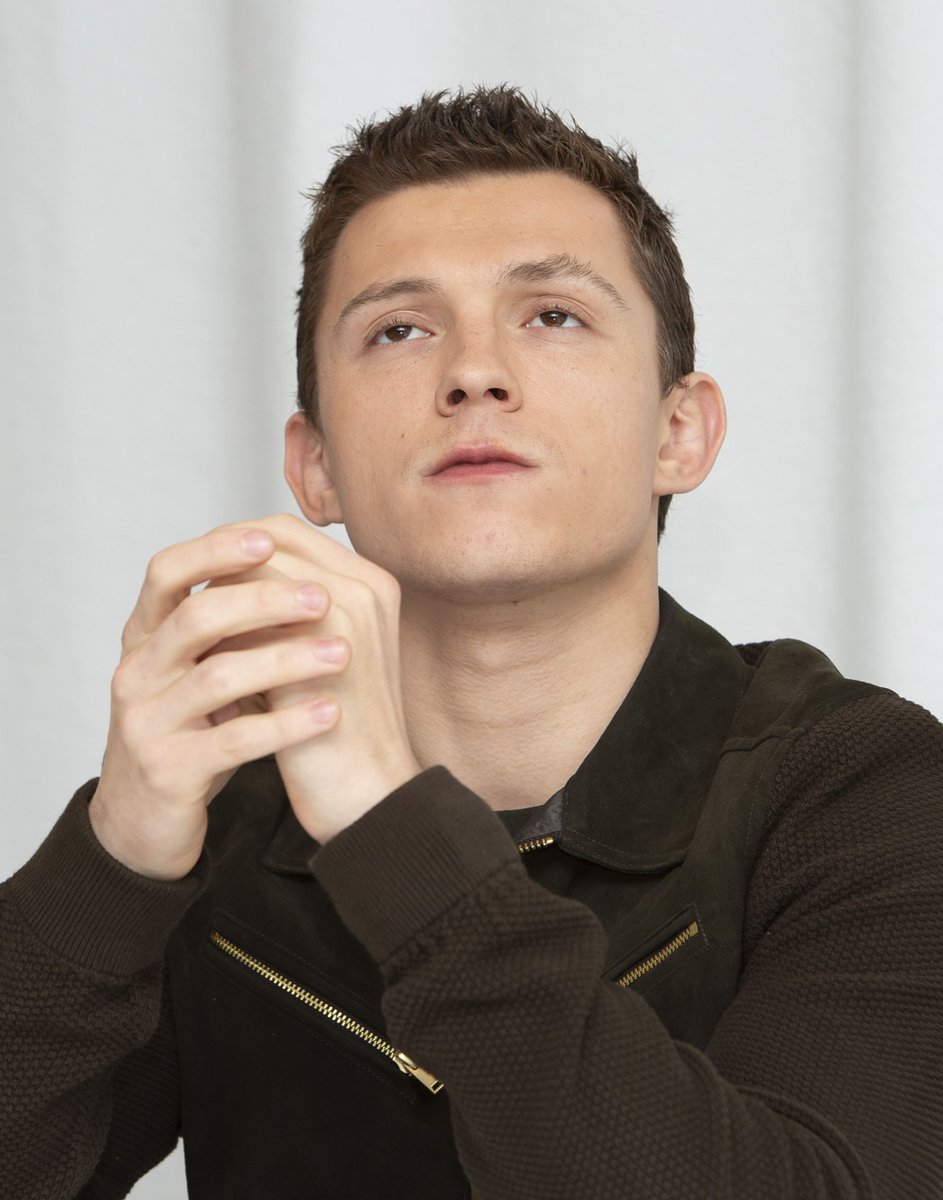 thollandphotos's tweet photo. 50 novas fotos em HQ no Tom Holland no photocall durante a pré-conferência de "Dois Irmãos" em Los Angeles.

📸 https://t.co/kWtTItIs42 https://t.co/W35G2YiUKz