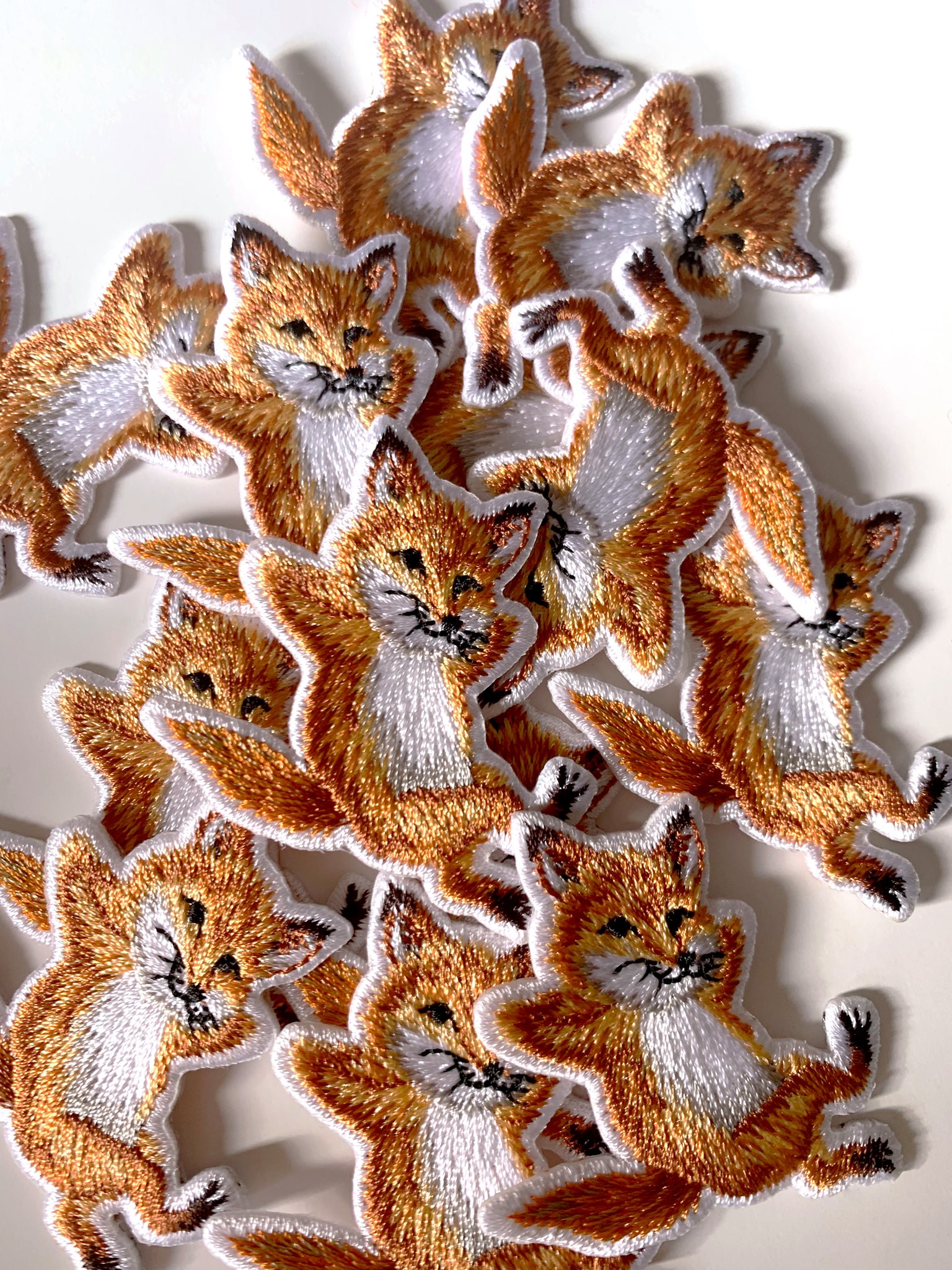 Maison Kitsune Japan Chillax Fox シリーズのアクセサリーが入荷しました Iphone ケース キャップなど リラックスしているキツネたちがいっぱい 詳しくはfacebookページをcheck T Co Y9m25aurha Maisonkitsune メゾンキツネ Ss Maison Kitsune Japan Chillax Fox シリーズのアクセサリーが入荷しました Iphone ケース キャップなど リラックスしているキツネたちがいっぱい 詳しくはfacebookページをcheck T Co Y9m25aurha Maisonkitsune メゾンキツネ Ss