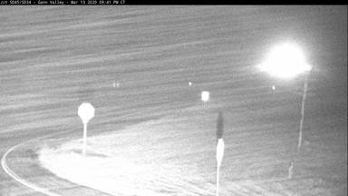 NWSSiouxFalls's tweet photo. The snow is starting to fall at 10pm. Platte, Gann Valley, and Kimball are all seeing snow!
We're expecting this snow to continue to develop into southeastern South Dakota towards Mitchell, Yankton, Sioux Falls and Sioux City in the upcoming hours. https://t.co/QHzKxVkr16
