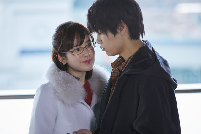 鈍色の箱の中で」最終回の場面写真が一挙到着、クランクアップ時の