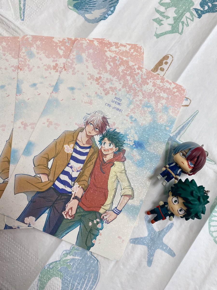 轟焦凍 「ノベルティの轟出ポスカが届いたー!はやい‼️特殊紙の角丸です?‍♀️✨ 」|つかさ🍺のイラスト