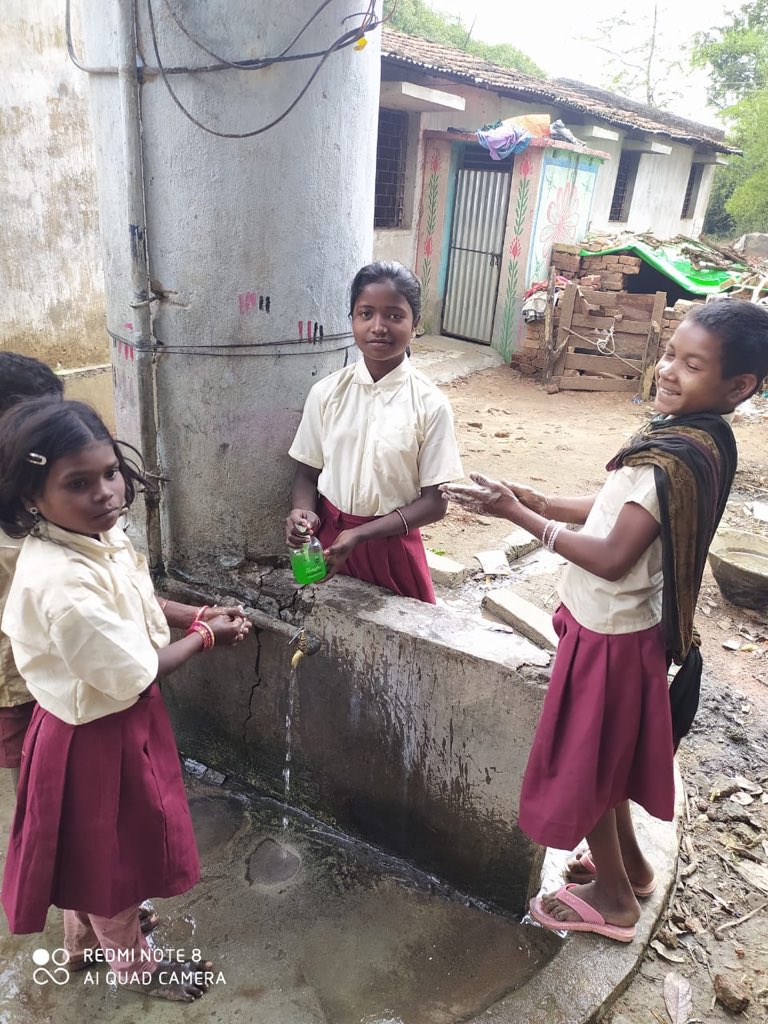 feeding_india's tweet photo. #Memorable_March
#Demotand_Birhor_Tola 
After the sudden outbreak of COVID-19, our organisation took responsibility to aware each BIRHOR tribes about this and to provide hand wash products every month.
.@DC_Hazaribag .@HazaribaghDdc .@HazaribagSdm .@Manishjhzb .@manit_sinha https://t.co/QNjjdOEFc2