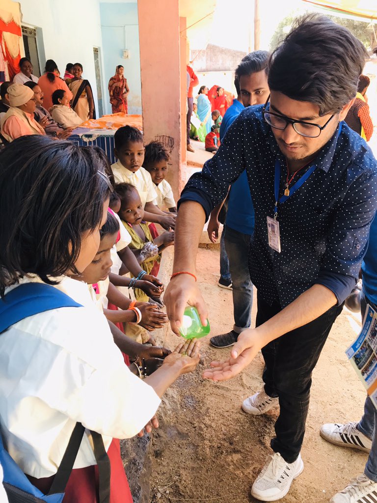 feeding_india's tweet photo. #Memorable_March
#Demotand_Birhor_Tola 
After the sudden outbreak of COVID-19, our organisation took responsibility to aware each BIRHOR tribes about this and to provide hand wash products every month.
.@DC_Hazaribag .@HazaribaghDdc .@HazaribagSdm .@Manishjhzb .@manit_sinha https://t.co/QNjjdOEFc2