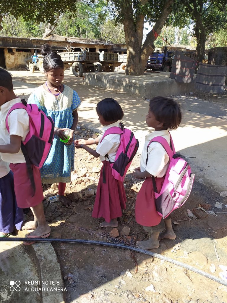 feeding_india's tweet photo. #Memorable_March
#Demotand_Birhor_Tola 
After the sudden outbreak of COVID-19, our organisation took responsibility to aware each BIRHOR tribes about this and to provide hand wash products every month.
.@DC_Hazaribag .@HazaribaghDdc .@HazaribagSdm .@Manishjhzb .@manit_sinha https://t.co/QNjjdOEFc2