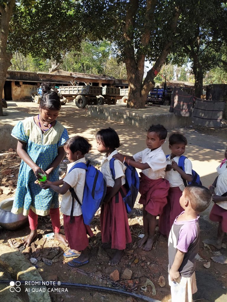 feeding_india's tweet photo. #Memorable_March
#Demotand_Birhor_Tola 
After the sudden outbreak of COVID-19, our organisation took responsibility to aware each BIRHOR tribes about this and to provide hand wash products every month.
.@DC_Hazaribag .@HazaribaghDdc .@HazaribagSdm .@Manishjhzb .@manit_sinha https://t.co/QNjjdOEFc2